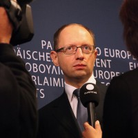 Arseniy Yatsenyuk recu au parlement européen en octobre 2011 par Guy Verhofstadt (crédit : ALDE)