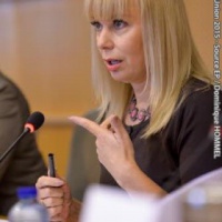 La commissaire Bienkowska résolue à faire appliquer la directive « marchés publics »