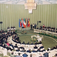 1992. Le traité de Maastricht sème les bases de la PESC