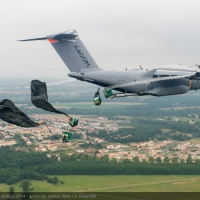 Les États maintiennent les pénalités pour l’A400M mais annoncent une possible flexibilité