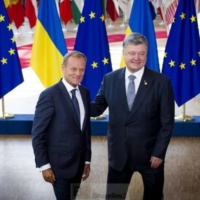 La situation en Ukraine est inquiétante dit Merkel. Pari tenu pour l’accord d’association répond Tusk