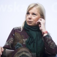 Une DG Défense à la Commission. On y pense sérieusement (E. Bienkowska)