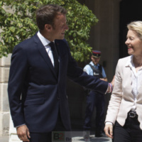 Ursula von der Leyen fait son premier déplacement ‘officiel’ à Paris. Un signe de bonne entente ?