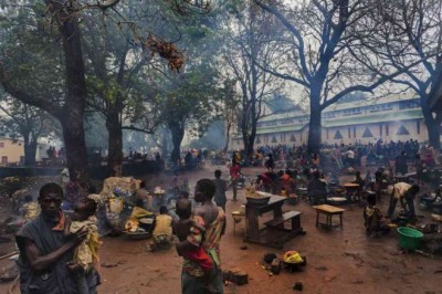 Dans le diocèse de Bossangoa, la population chrétienne se réfugie autour des églises, écoles. 40 000 personnes vivant dans (Crédits: Africatime.com)