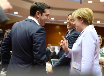 Derrière les sourires en présence des photographes, un amour-haine sur fond de drame économique (crédit : Conseil de l'UE)