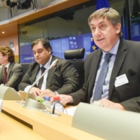 Face au terrorisme, Jambon et Geens défendent la réponse belge. Des pistes d’action plus robustes