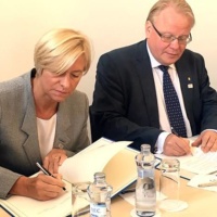Carnet (29.09.2016). Cops (Agenda). Sanctions (Russie, Transnistrie, Corée du nord). Double usage (législation). Turquie (aide). Ukraine (visas). Minusma (Danemark). Suède-Italie (coopération). AIM Norway (privatisation). Afghanistan (Hezb-e-Islami). Colombie (paix). Azerbadjan (référendum). Malaisie (exécution). Mali (Norvège). Géorgie (Autriche). Migration (quotas). Réinstallation-Relocalisation, UE-Turquie (bilan).