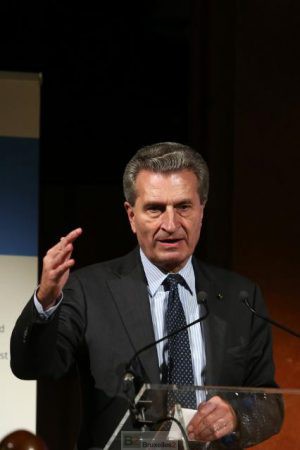 G. Oettinger, l'homme par qui le scandale arrive (crédit : CE)