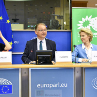 Carnet (15.07.2019). Confidentiels (COPS. Venezuela. Instex Norvège. PESCO Projets III). Sanctions (Ukraine Détournements de fonds. Mali. Processus de Kimberley). Opérations (Robustesse EUTM. EUTM RCA pilier interopérabilité). Défense (Blindés Titus en Tchèquie). Diplomatie (Traité INF inquiétude. Centrafrique effort. Niger soutien. Syrie attaques). Pouvoirs (Propositions Weber. MFF priorité sud). Commission 2019 (Vote. Majorité. Forces. Eurobaromètre élections). A suivre