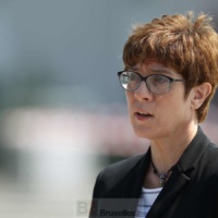 AKK, la MinDéf allemande, spécialiste des idées sans suite, dans le creux de la vague ?