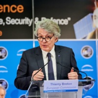 Oui, la politique spatiale européenne, et Galileo, ont un volet ‘défense’. Thierry Breton brise le tabou