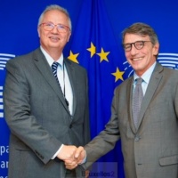 Trocsanyi et Plumb éjectés. ‘Incapables d’occuper un poste de commissaire européen’ dit le Parlement européen (v2)